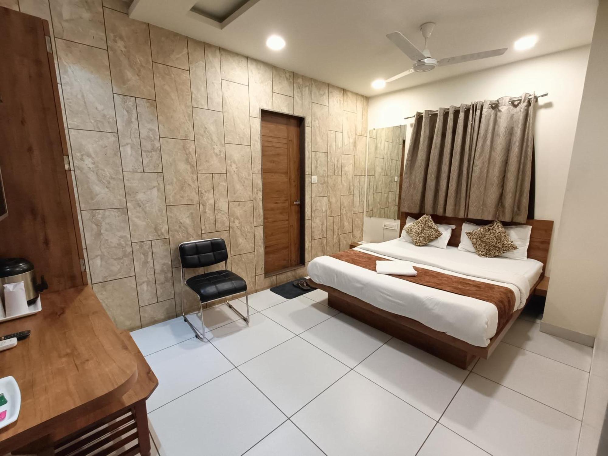 Hotel Kinara Ахмедабад Экстерьер фото