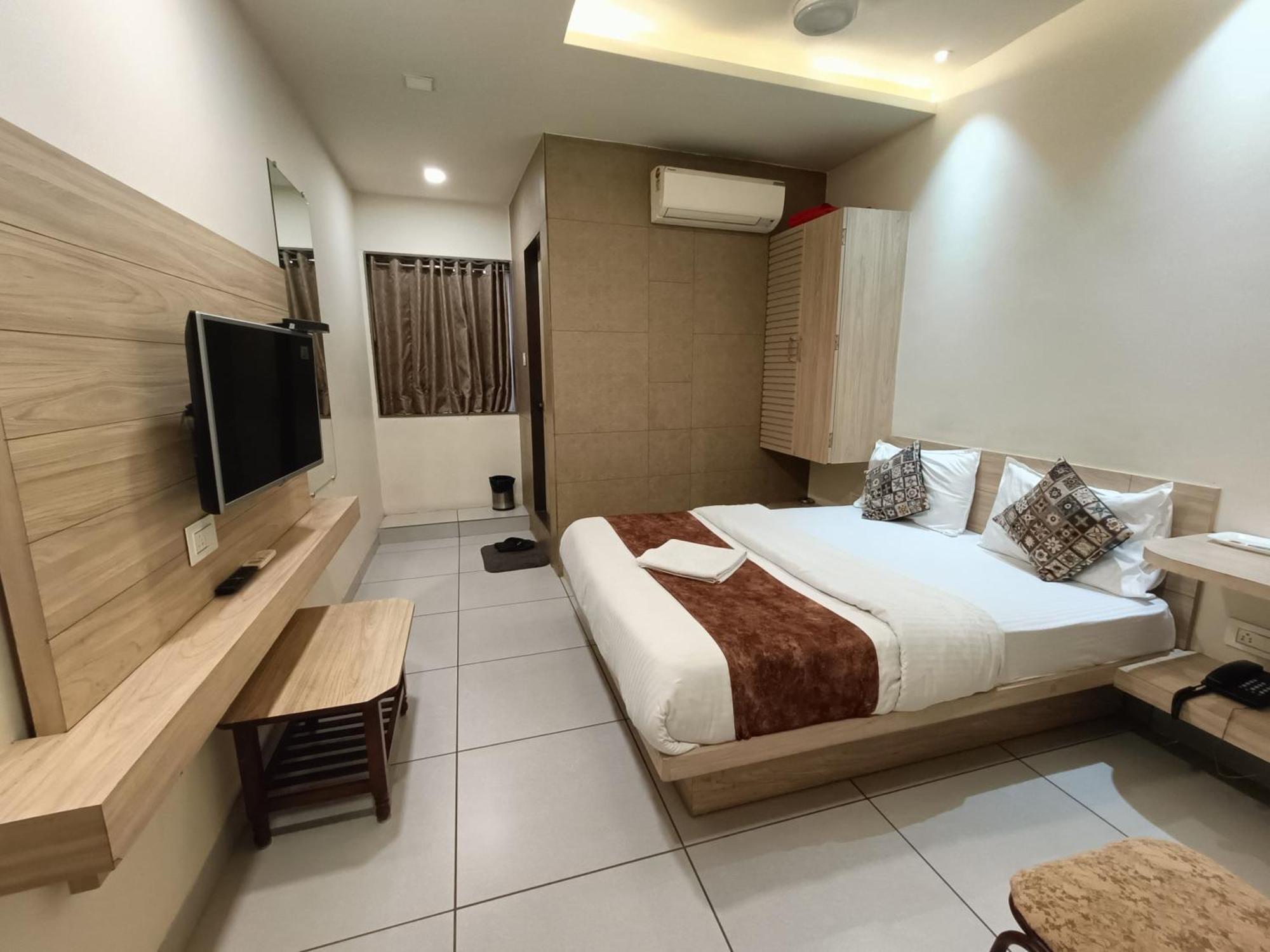Hotel Kinara Ахмедабад Экстерьер фото