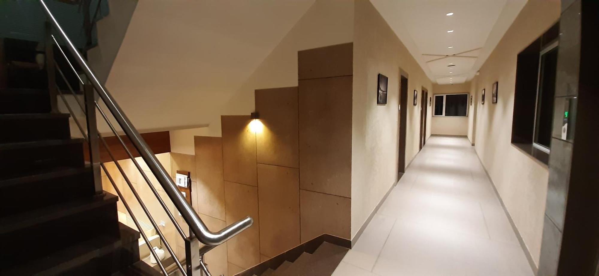 Hotel Kinara Ахмедабад Экстерьер фото
